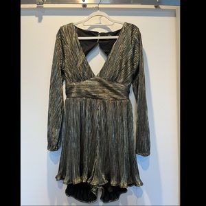 Lulu’s Gold & Black Open Back Romper, Size L
